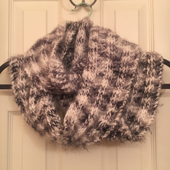 Infinity scarf - Picture 1 of 2